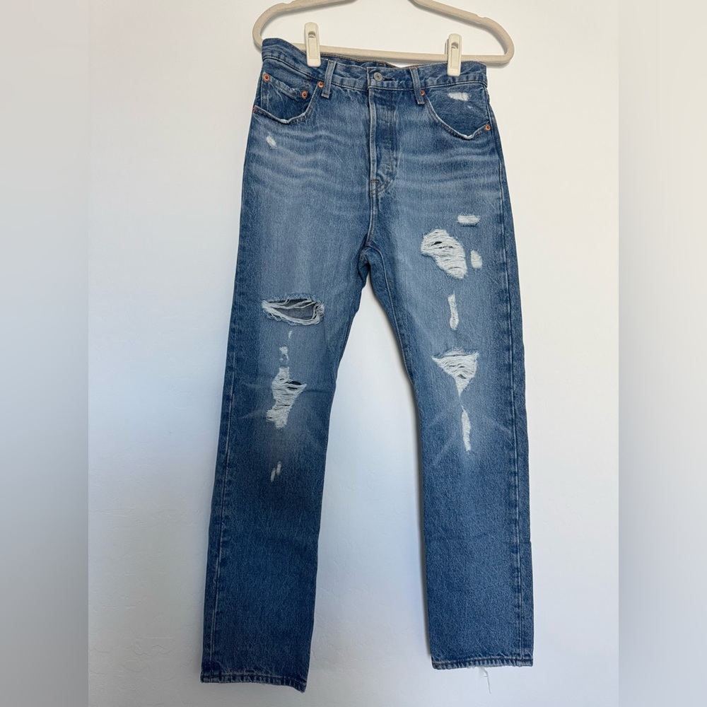 Levi's Women’s Blue Straight Jeans with Distressed Look W29 L30